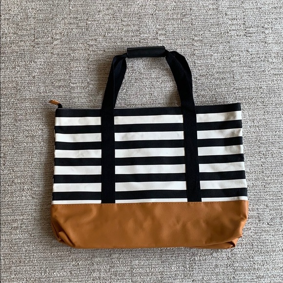 Handbags - NEW Striped Tote